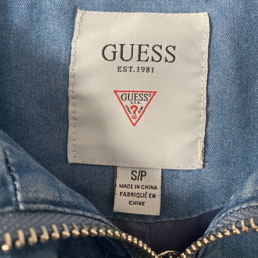 GUESS Women's Denim Utility Jacket Blue Chambray Drawstring Hooded Size Small - Picture 3 of 7